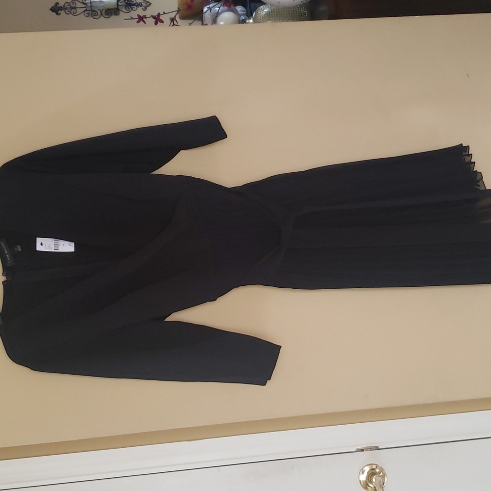 Laune Bryant size 16 V-neck cross belted black dress, zips in the back
